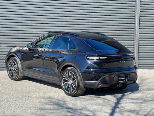 2024 Porsche Macan 