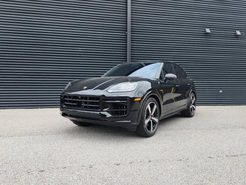 Chromite Black Metallic 2025 Porsche Cayenne