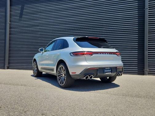 Dolomite Silver Metallic 2026 Porsche Macan