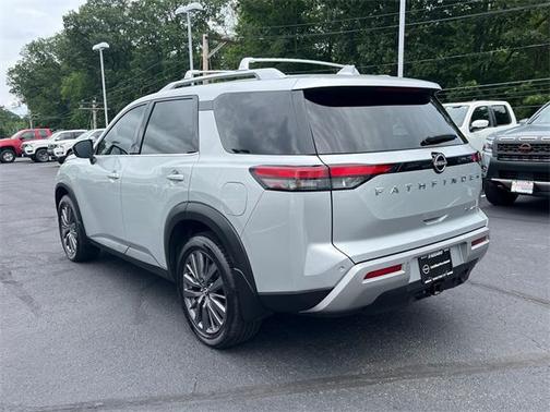 2022 Nissan Pathfinder SL