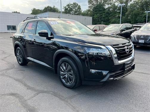 2022 Nissan Pathfinder SV