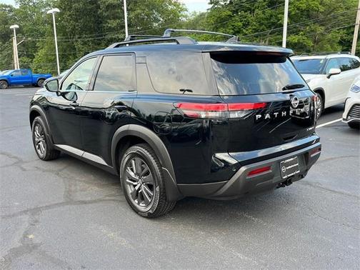 2022 Nissan Pathfinder SV