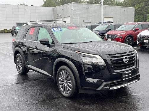 2023 Nissan Pathfinder SL