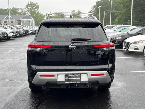 2023 Nissan Pathfinder SL