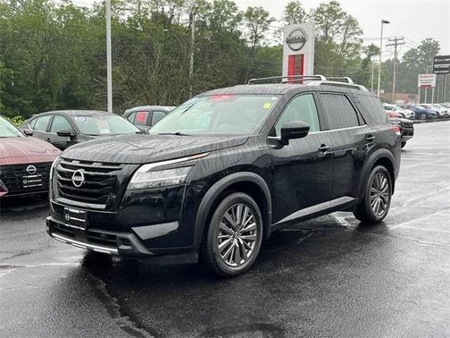 2023 Nissan Pathfinder SL