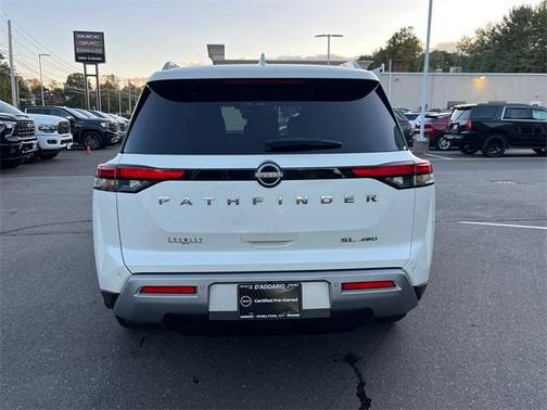 2022 Nissan Pathfinder SL