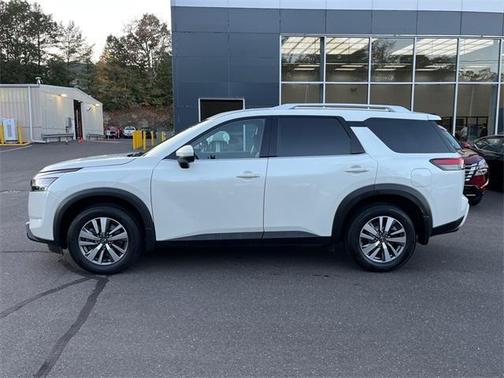 2022 Nissan Pathfinder SL