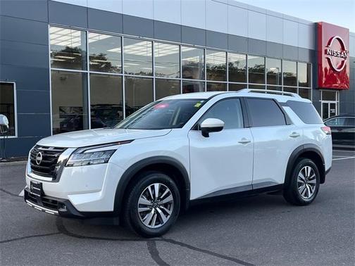 2022 Nissan Pathfinder SL