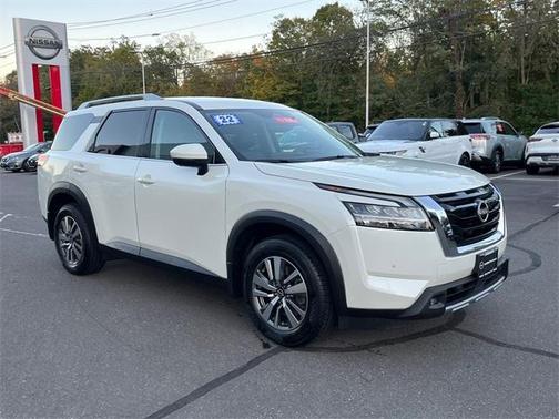 2022 Nissan Pathfinder SL