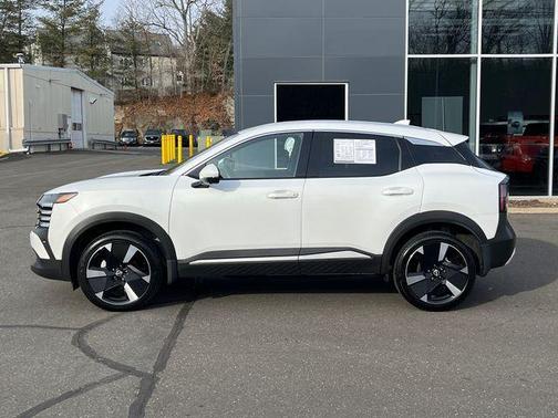 2025 Nissan Kicks SR