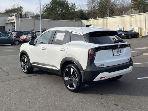 2025 Nissan Kicks SR