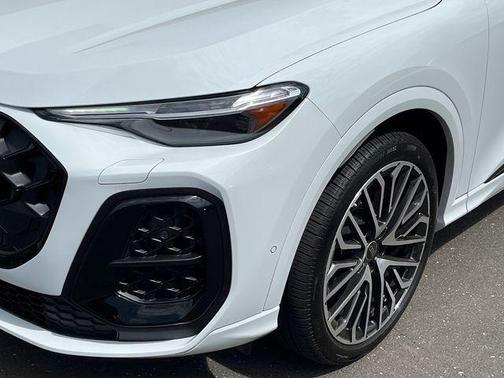 Glacier White Metallic 2025 Audi SQ5 3.0T quattro Premium