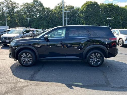 2022 Nissan Pathfinder S