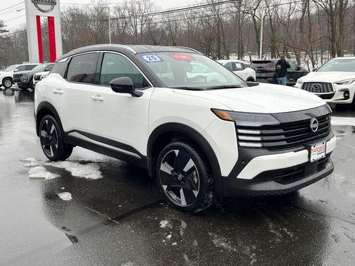 2025 Nissan Kicks SR