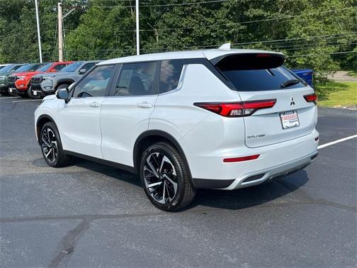 2024 Mitsubishi Outlander SE
