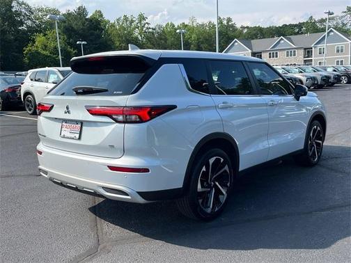 2024 Mitsubishi Outlander SE