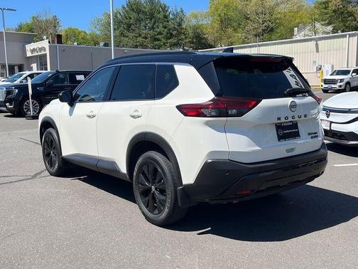 2 Tone White / Black Roof 2023 Nissan Rogue SV