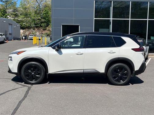 2 Tone White / Black Roof 2023 Nissan Rogue SV