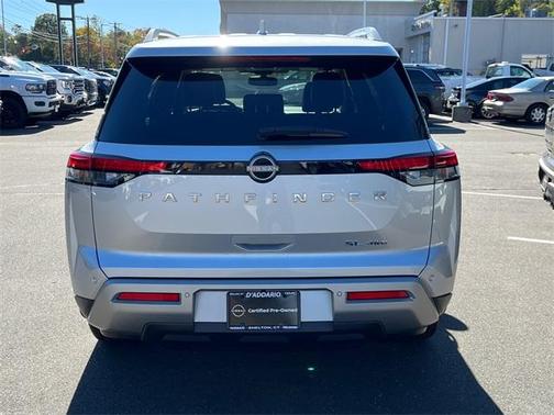 2022 Nissan Pathfinder SL