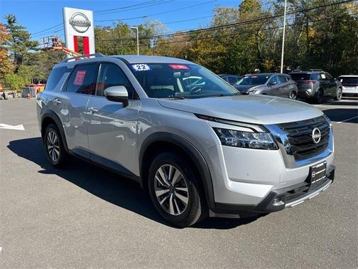 2022 Nissan Pathfinder SL