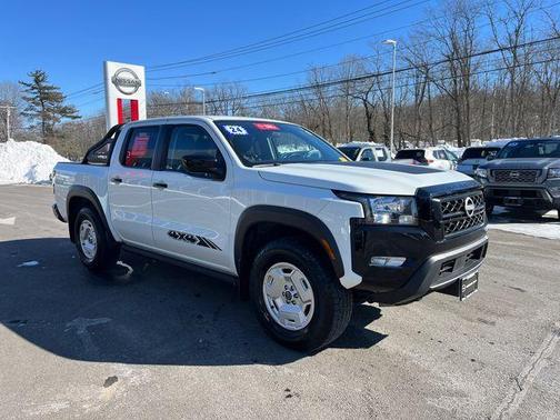 2024 Nissan Frontier SV