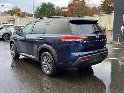 2025 Nissan Pathfinder SV