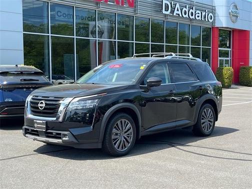 2022 Nissan Pathfinder SL