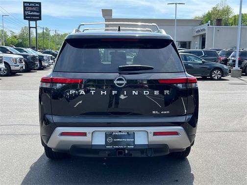 2022 Nissan Pathfinder SL