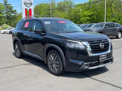 2022 Nissan Pathfinder SL