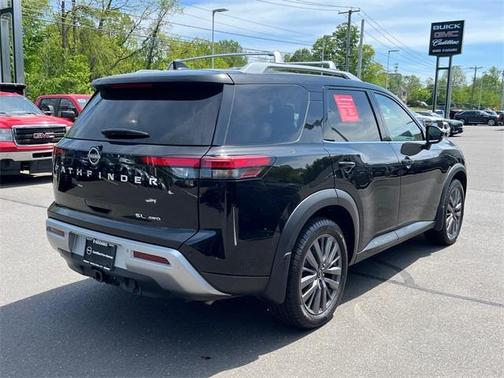 2022 Nissan Pathfinder SL