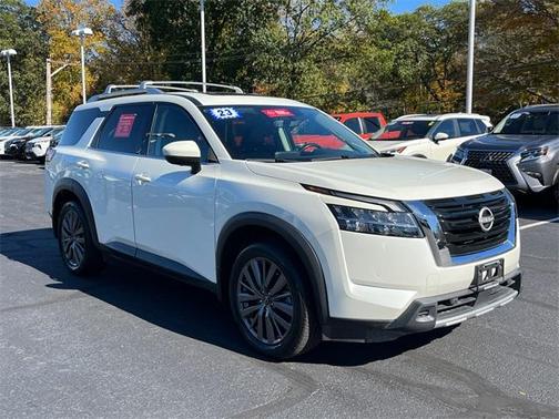 2023 Nissan Pathfinder SL