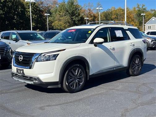 2023 Nissan Pathfinder SL