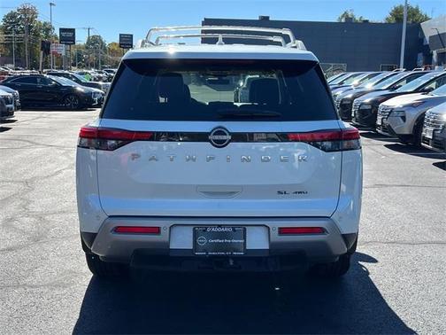 2023 Nissan Pathfinder SL