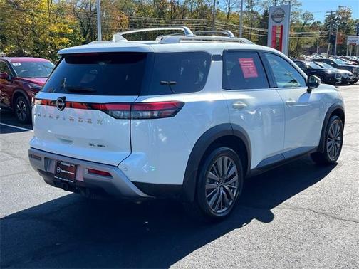 2023 Nissan Pathfinder SL
