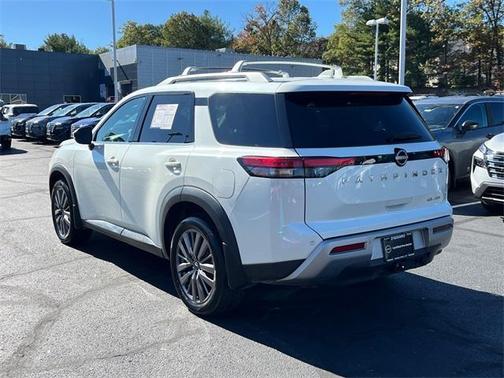 2023 Nissan Pathfinder SL