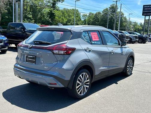 Boulder Gray Pearl 2023 Nissan Kicks SV