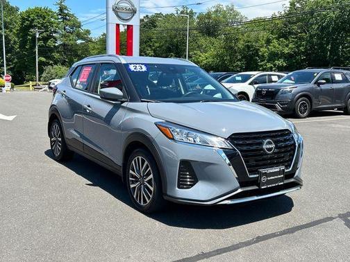 Boulder Gray Pearl 2023 Nissan Kicks SV