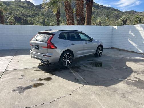 2023 Volvo XC60 Recharge Plug-In Hybrid T8 Ultimate Dark Theme
