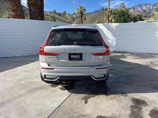2023 Volvo XC60 Recharge Plug-In Hybrid T8 Ultimate Dark Theme