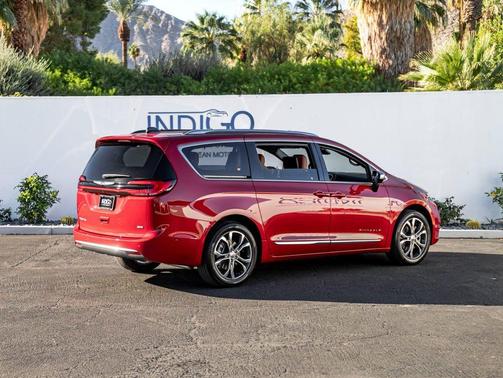 2025 Chrysler Pacifica L
