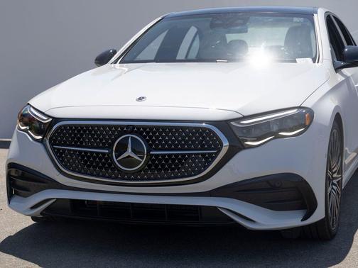 MOON WHITE META 2026 Mercedes-Benz E-Class 4MATIC