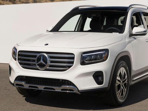Polar White 2026 Mercedes-Benz GLB 250 Base