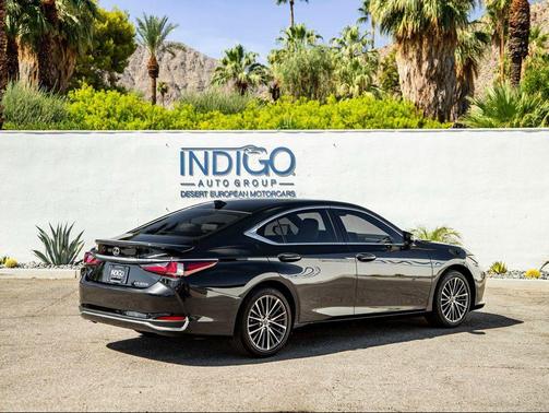 2023 Lexus ES 300h Base