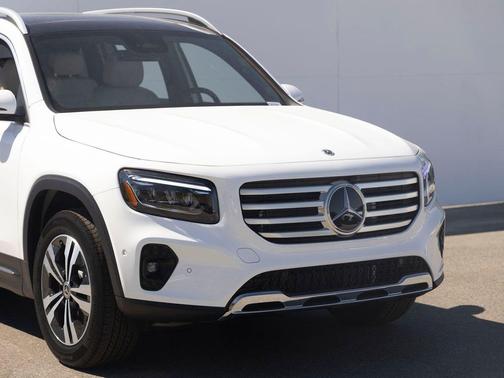 Polar White 2026 Mercedes-Benz GLB 250 4MATIC