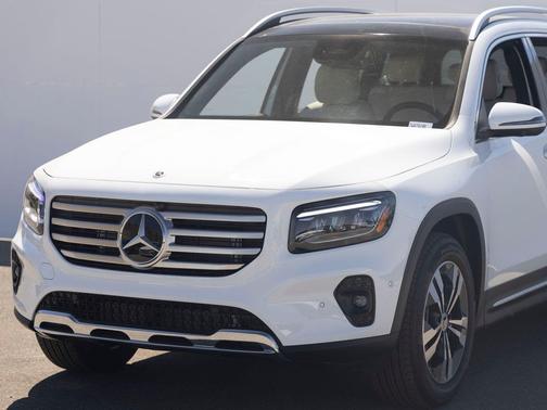 Polar White 2026 Mercedes-Benz GLB 250 4MATIC