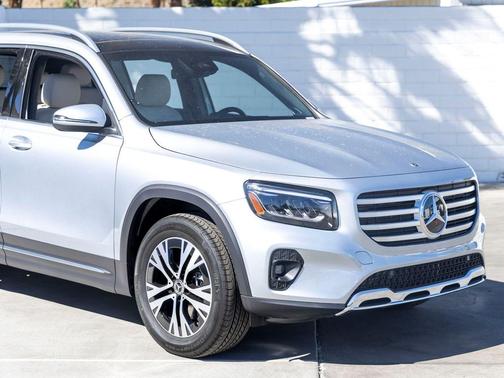 Cirrus Silver Metallic 2026 Mercedes-Benz GLB 250 Base