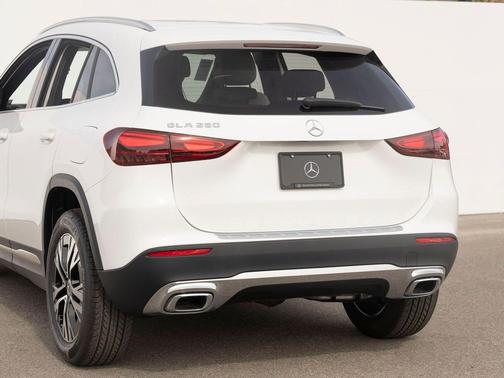 Polar White 2026 Mercedes-Benz GLA 250 4MATIC