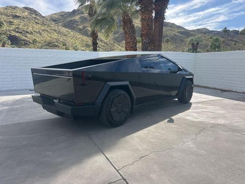 2024 Tesla Cybertruck Cyberbeast