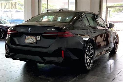 2025 BMW i5 eDrive40