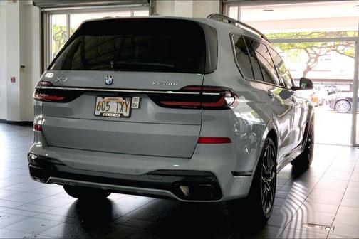Gray Metallic 2023 BMW X7 xDrive40i